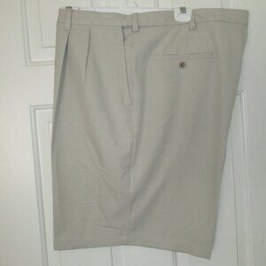 Haggar Cool 18 Mens Pleated Front Oyster Expandable Waist Golf Short Pant - 44W